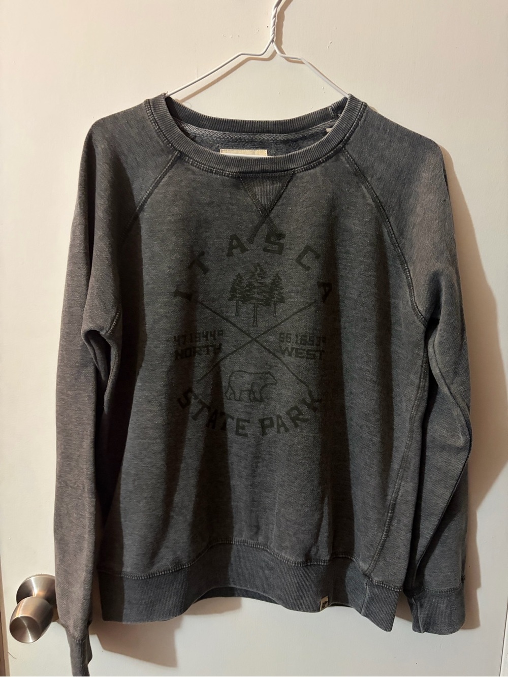 NWOT Women’s Blue 84 Medium Gray Itasca State Park Crewneck Tote16